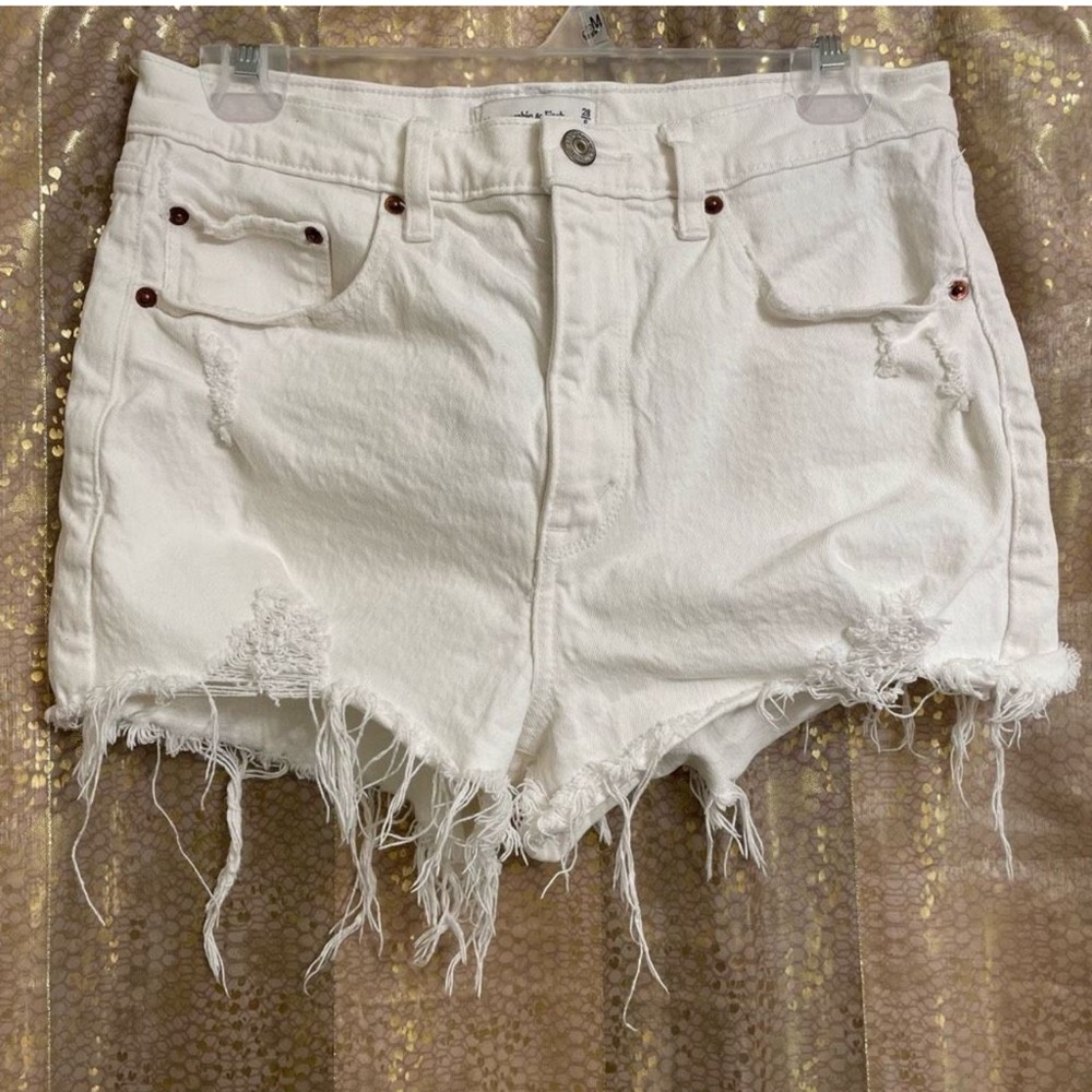 Abercrombie & Fitch White Distressed High Rise Mom Shorts 6/28